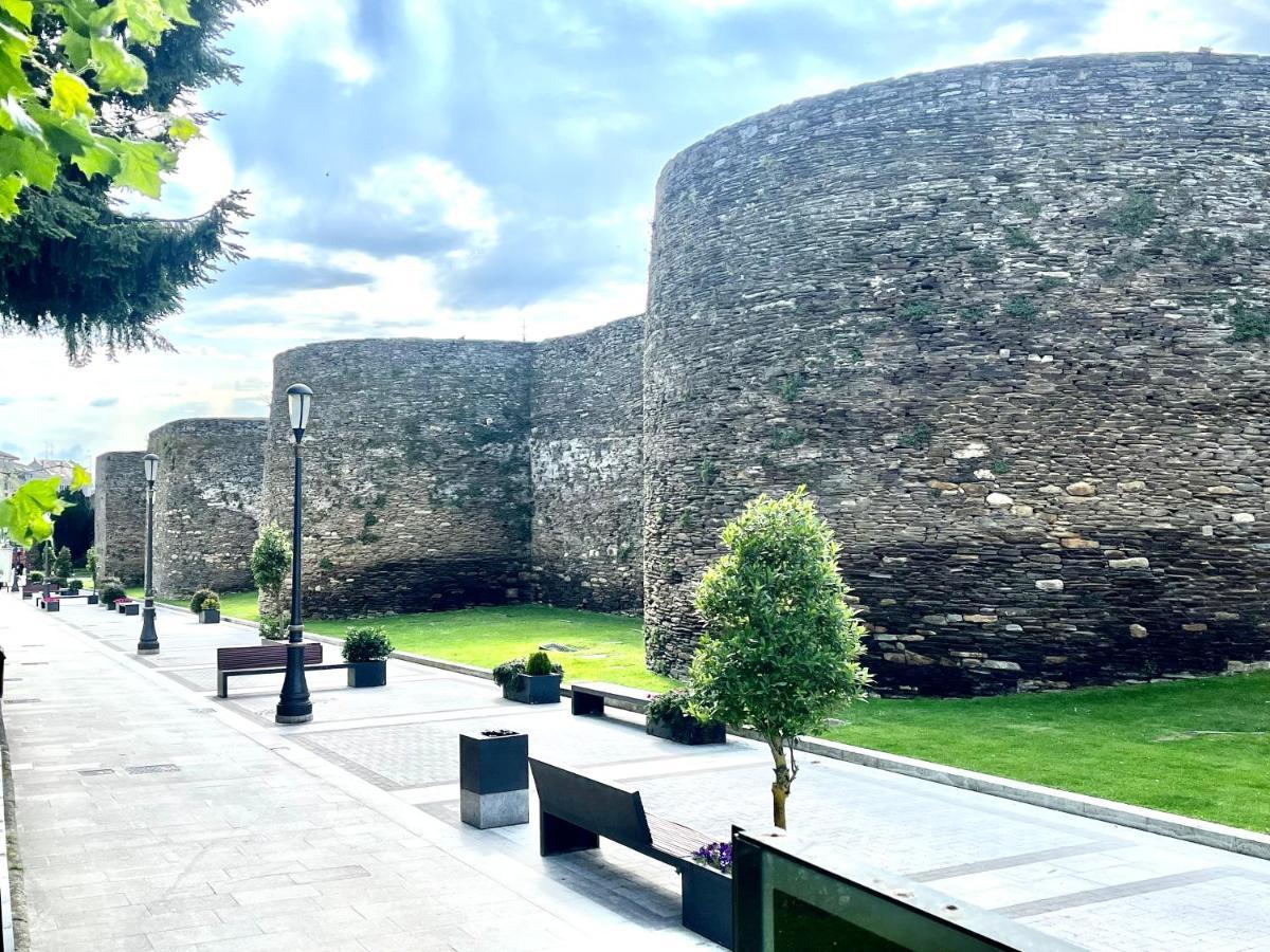 Muralla & Views Lugo Luaran gambar